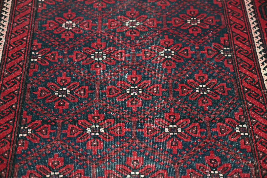 red Accent rug 3' 7" x 6' 4"