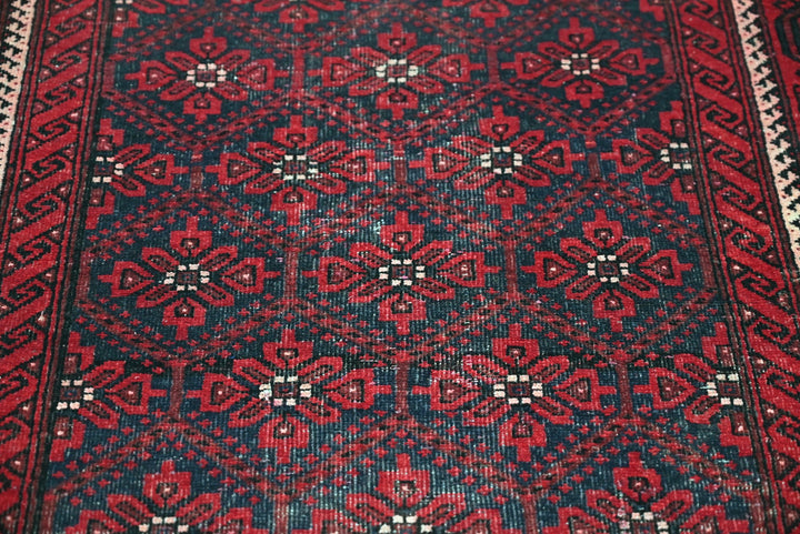 red Accent rug 3' 7" x 6' 4"