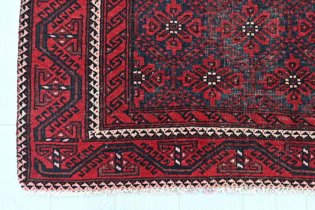 red Accent rug 3' 7" x 6' 4"