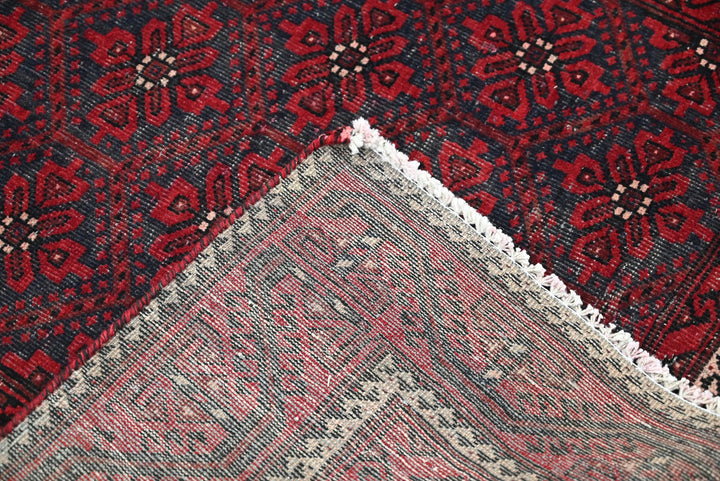 red Accent rug 3' 7" x 6' 4"