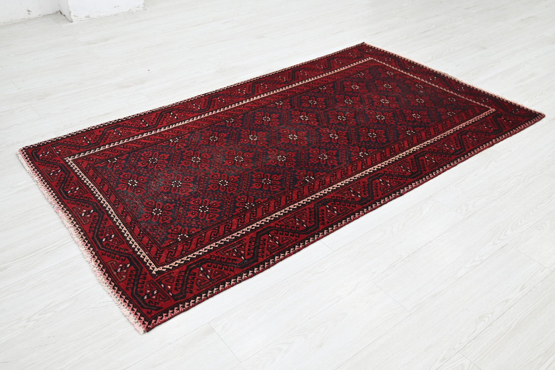 red Accent rug 3' 7" x 6' 4"