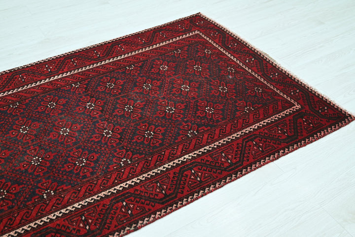 red Accent rug 3' 7" x 6' 4"