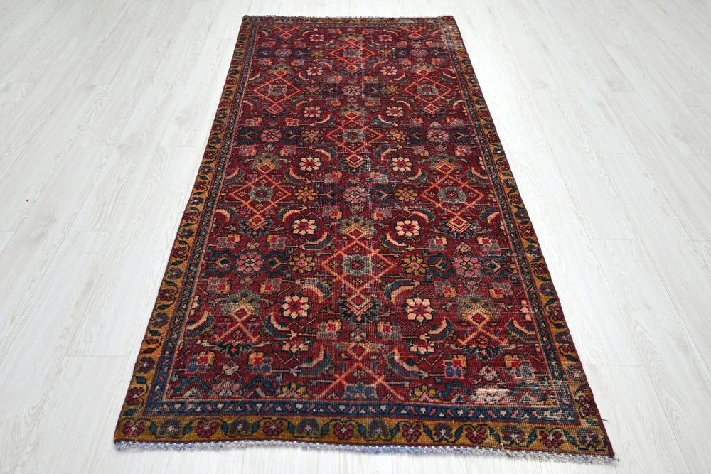 red Runner rug 3' 5" x 7' 7"