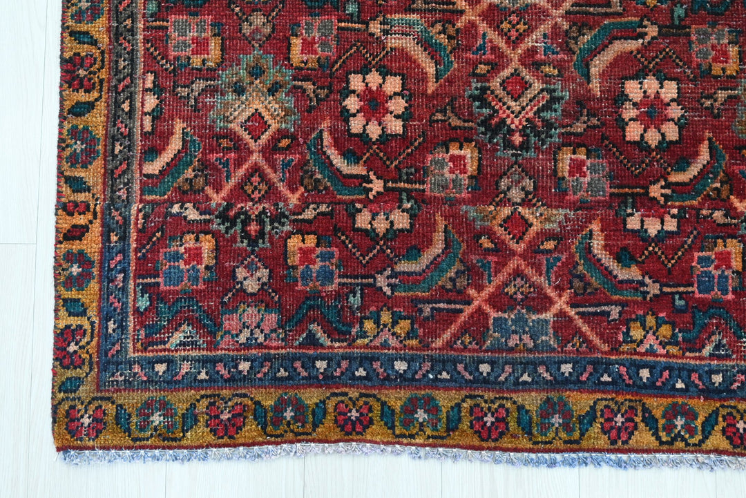 red Runner rug 3' 5" x 7' 7"