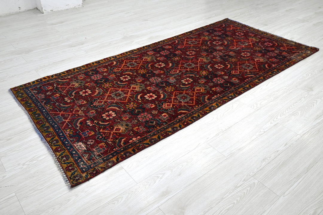 red Runner rug 3' 5" x 7' 7"
