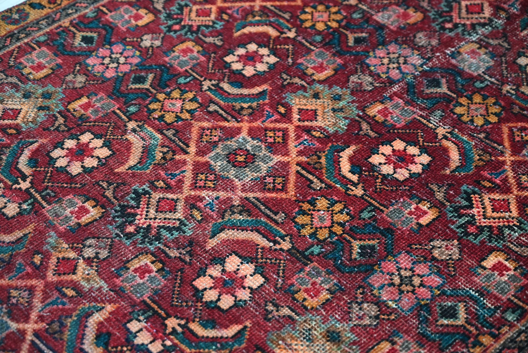 red Runner rug 3' 5" x 7' 7"