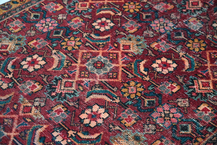 red Runner rug 3' 5" x 7' 7"