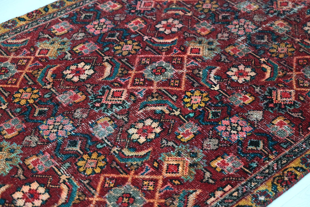red Runner rug 3' 5" x 7' 7"