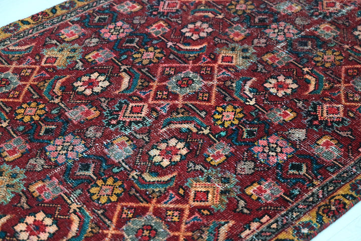 red Runner rug 3' 5" x 7' 7"