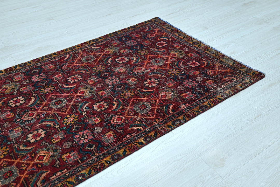 red Runner rug 3' 5" x 7' 7"