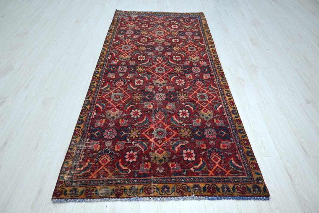 red Runner rug 3' 5" x 7' 7"