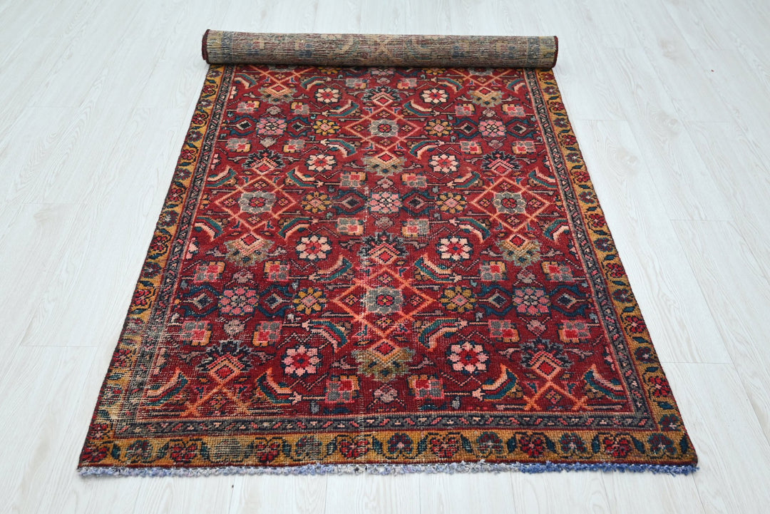 red Runner rug 3' 5" x 7' 7"
