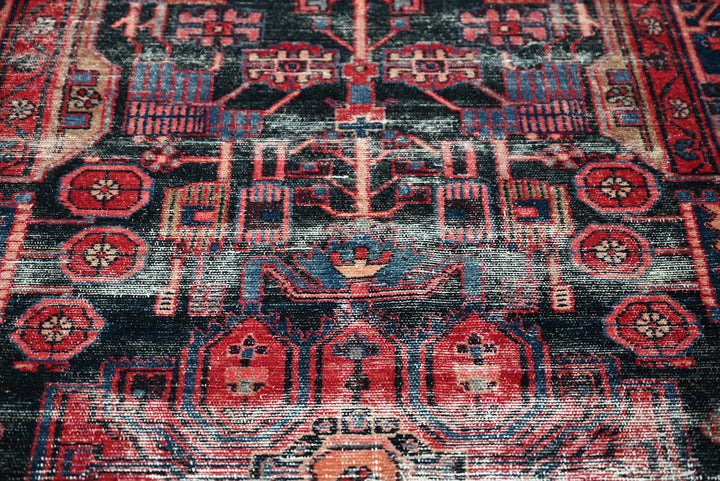 black Medium rug 4' 1" x 8' 1"