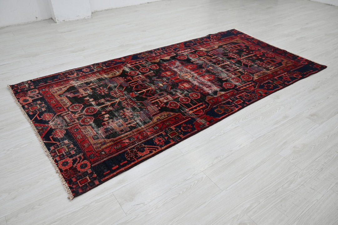 black Medium rug 4' 1" x 8' 1"
