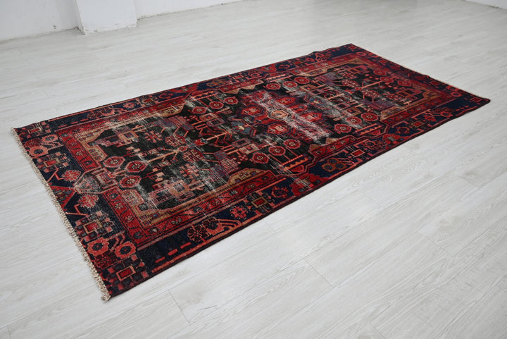 black Medium rug 4' 1" x 8' 1"