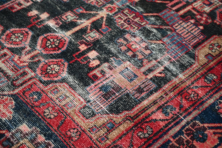 black Medium rug 4' 1" x 8' 1"