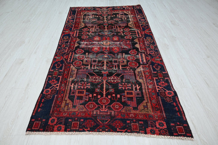 black Medium rug 4' 1" x 8' 1"