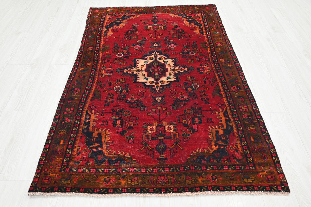 red Accent rug 3' 10" x 6' 3"