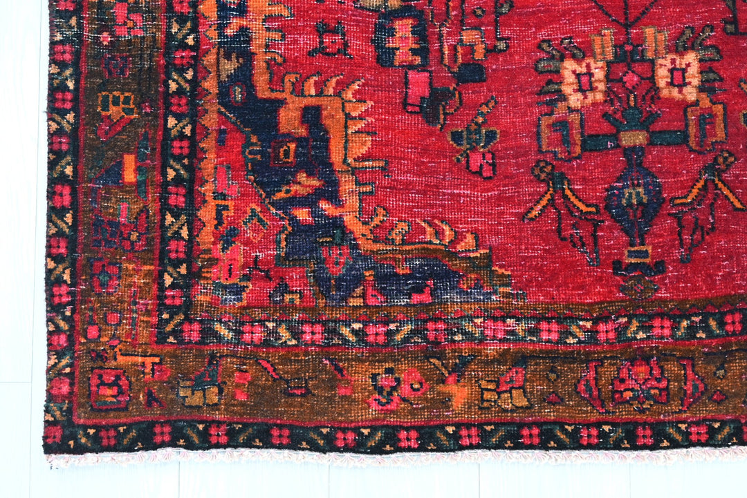red Accent rug 3' 10" x 6' 3"