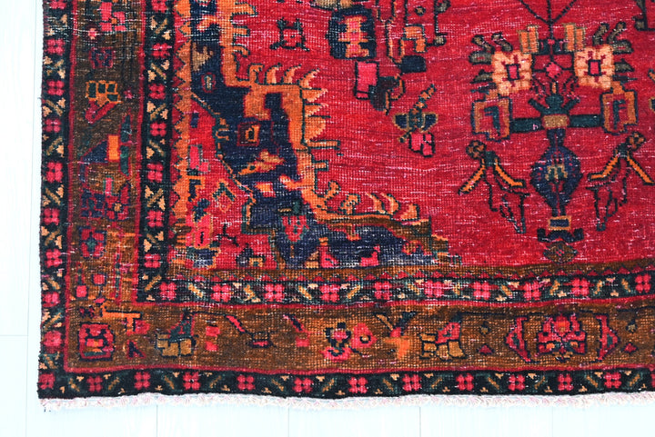 red Accent rug 3' 10" x 6' 3"
