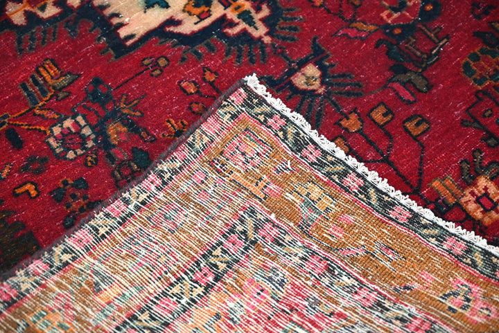 red Accent rug 3' 10" x 6' 3"