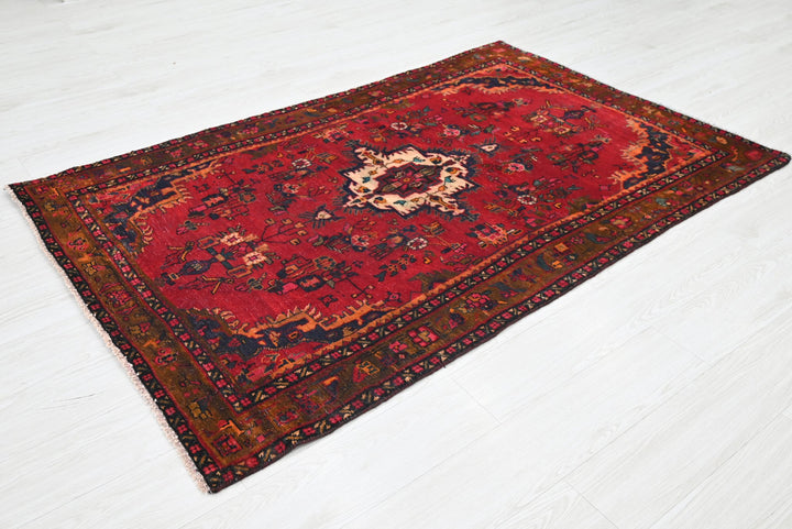 red Accent rug 3' 10" x 6' 3"