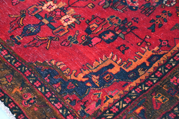 red Accent rug 3' 10" x 6' 3"