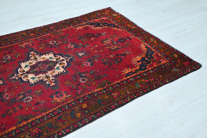 red Accent rug 3' 10" x 6' 3"