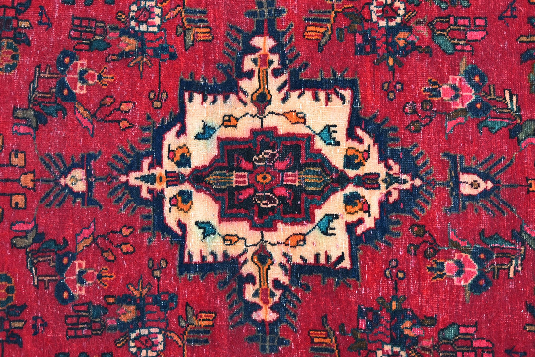red Accent rug 3' 10" x 6' 3"
