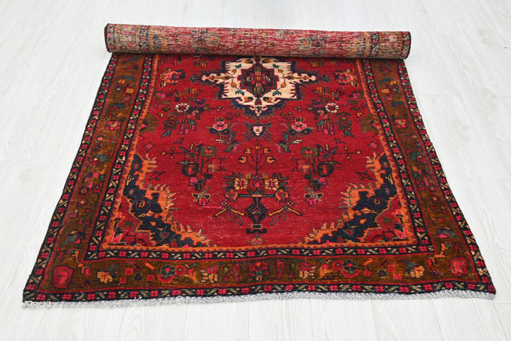 red Accent rug 3' 10" x 6' 3"
