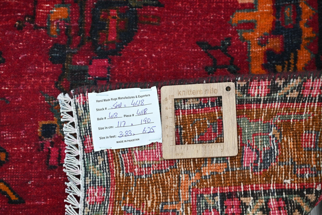 red Accent rug 3' 10" x 6' 3"