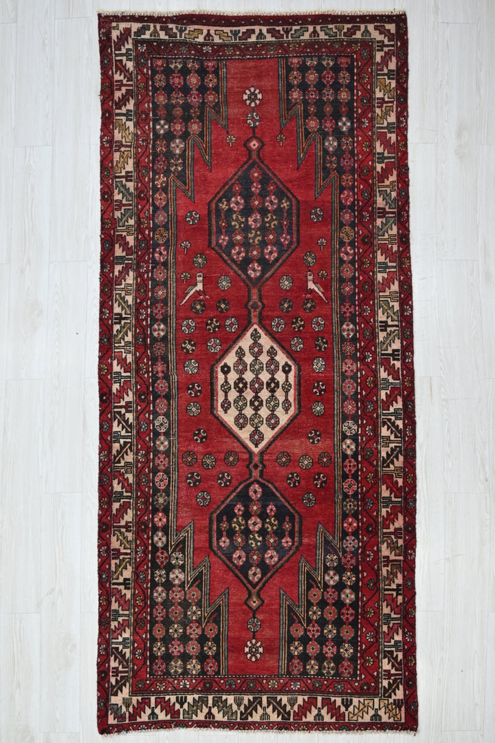 red Medium rug 4' 0" x 8' 11"