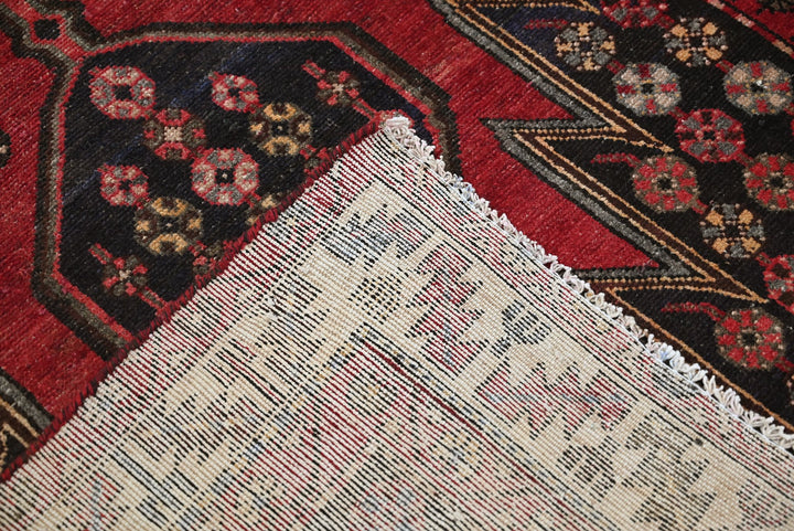 red Medium rug 4' 0" x 8' 11"