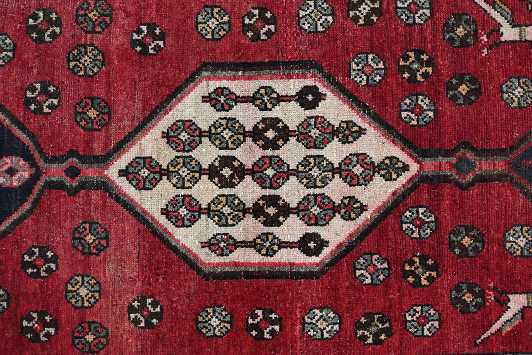 red Medium rug 4' 0" x 8' 11"