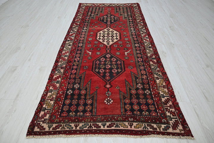 red Medium rug 4' 0" x 8' 11"