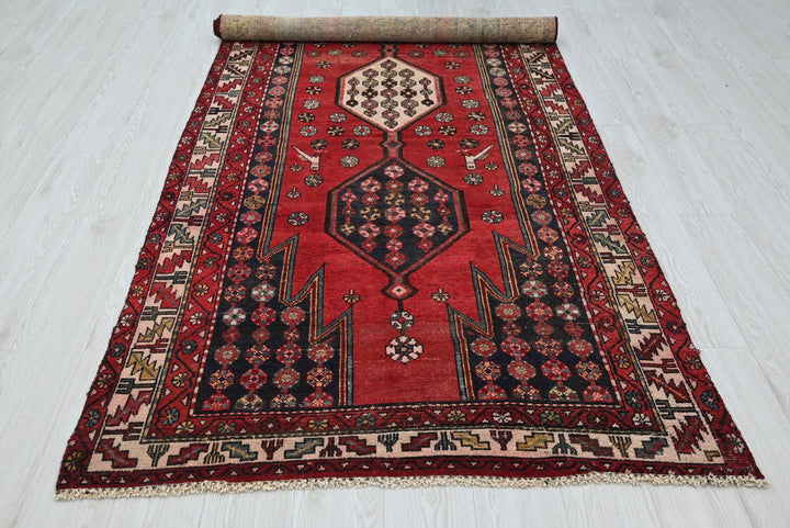 red Medium rug 4' 0" x 8' 11"