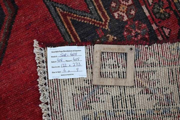red Medium rug 4' 0" x 8' 11"