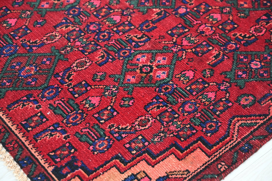 red Medium rug 3' 7" x 7' 5"