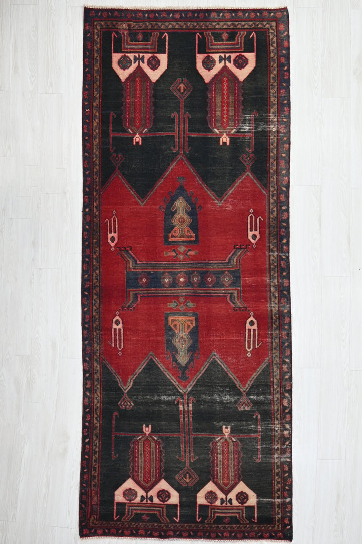 black Medium rug 3' 7" x 8' 11"