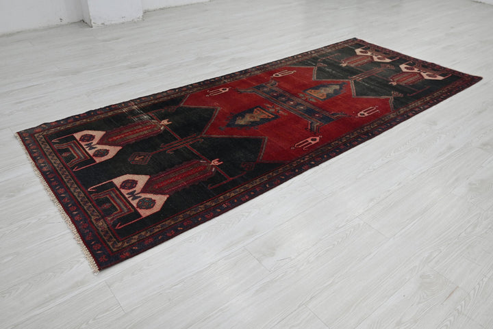 black Medium rug 3' 7" x 8' 11"