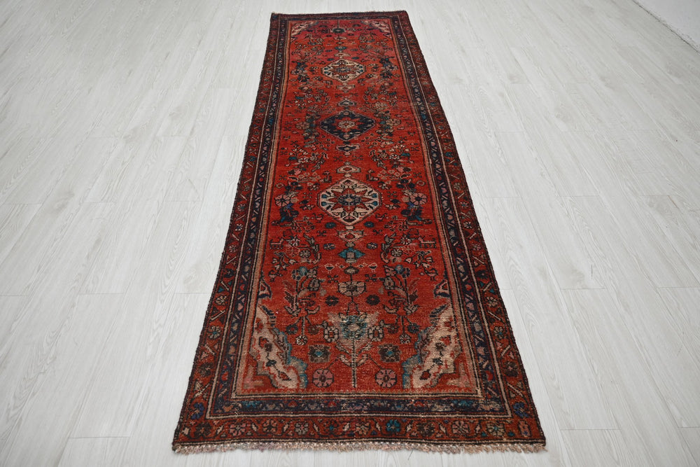 red Runner rug 2' 11" x 9' 5"