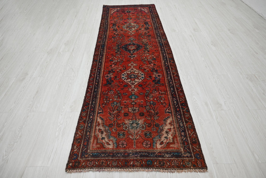 red Runner rug 2' 11" x 9' 5"