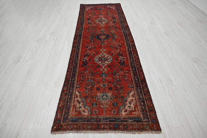 red Runner rug 2' 11" x 9' 5"