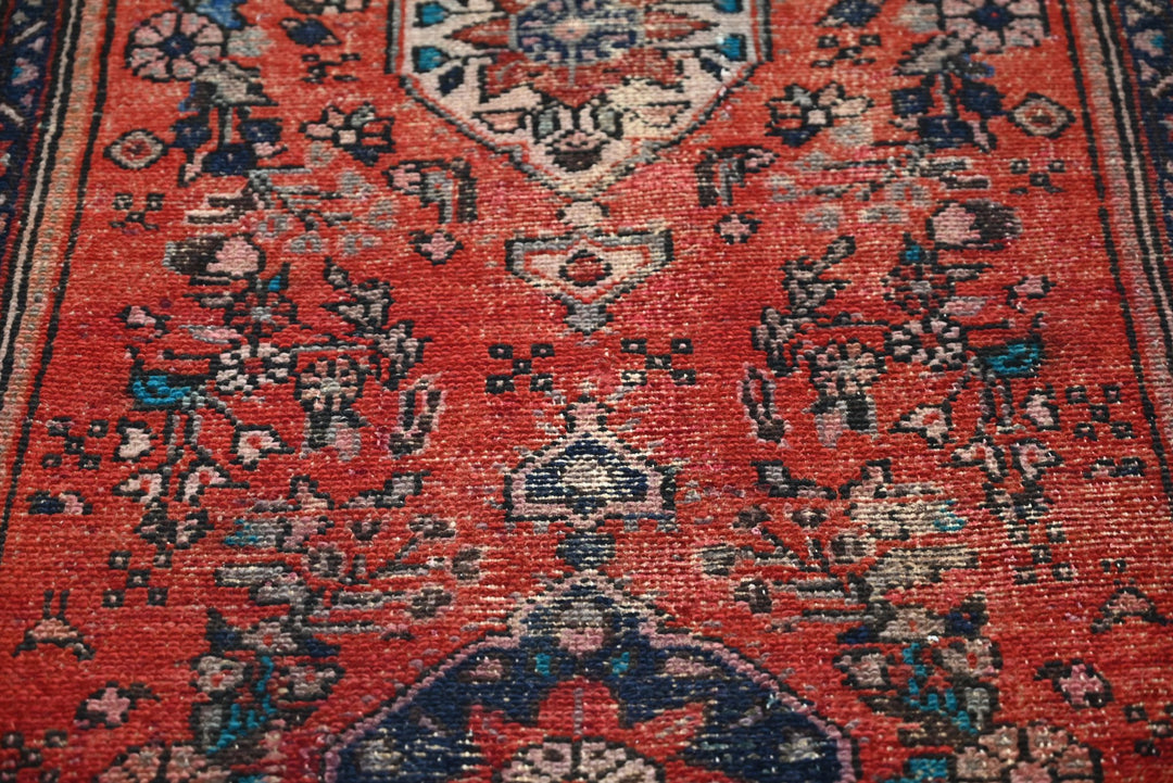red Runner rug 2' 11" x 9' 5"