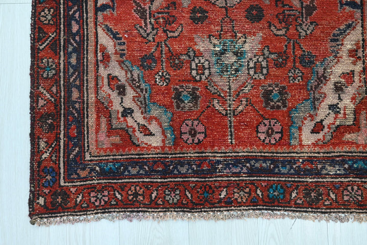 red Runner rug 2' 11" x 9' 5"