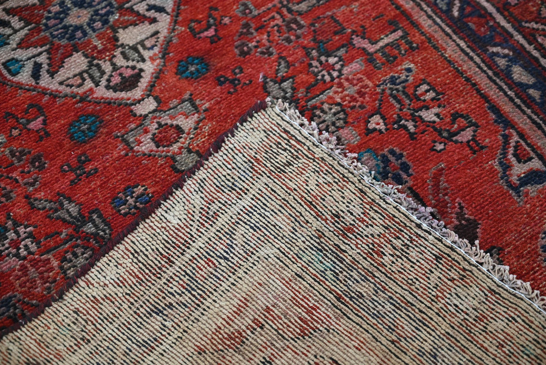 red Runner rug 2' 11" x 9' 5"