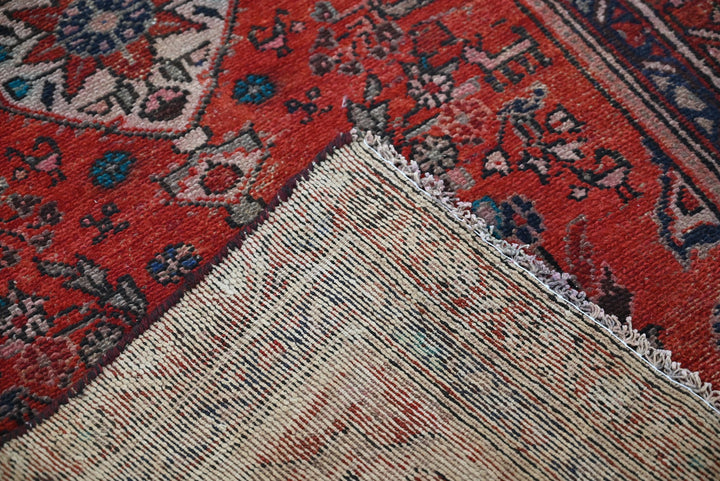 red Runner rug 2' 11" x 9' 5"