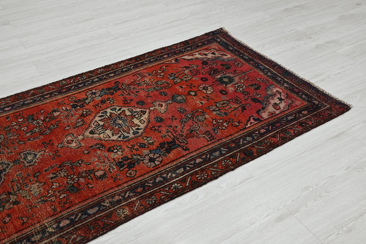 red Runner rug 2' 11" x 9' 5"