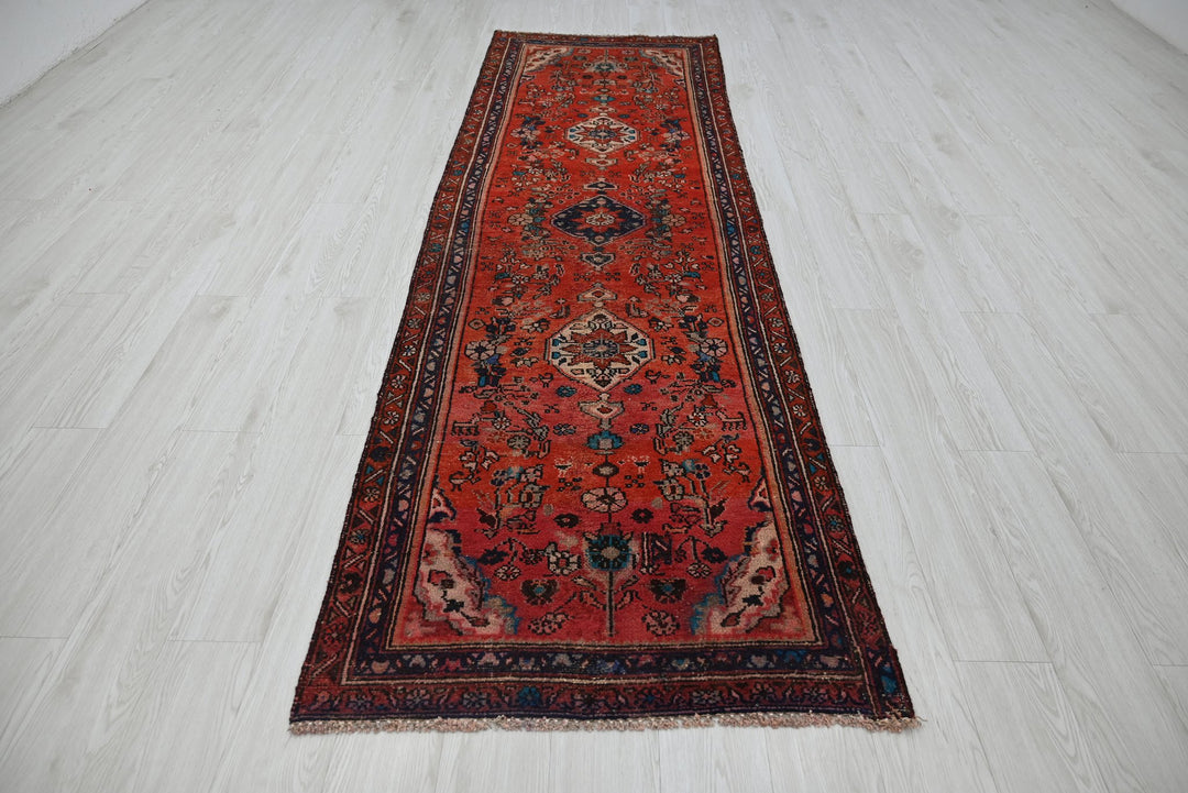 red Runner rug 2' 11" x 9' 5"