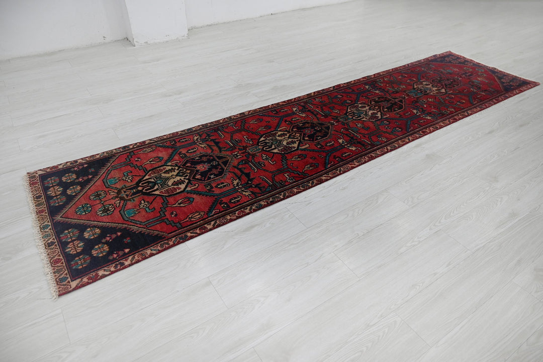 red Runner rug 2' 6" x 10' 8"